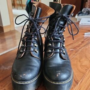 Dr. Marten Leona Boot Size 9